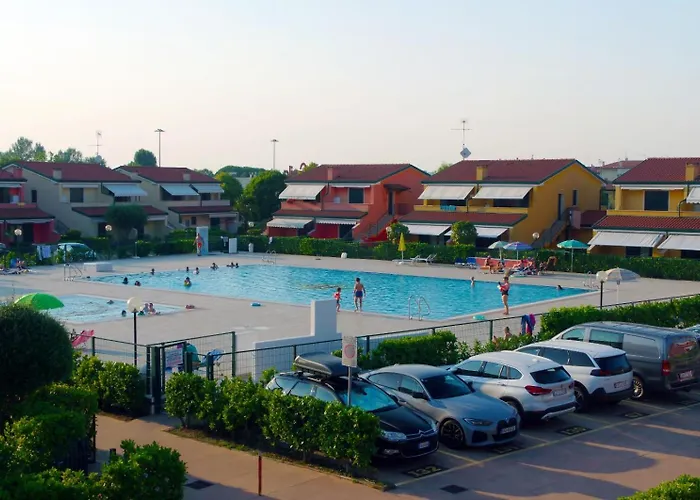 Aqua Marina Exclusive Family Village & Serviced Apartments With Olympic Swimming Pool And With A Hypermarket Inside The Building Caorle